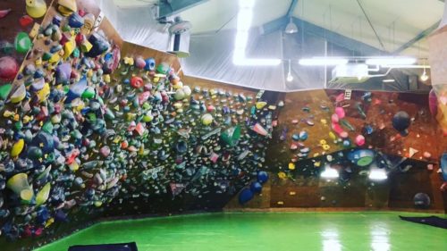 鹿児島県のクライミング施設「Kironico（キロニコ） ボルダーパーク」